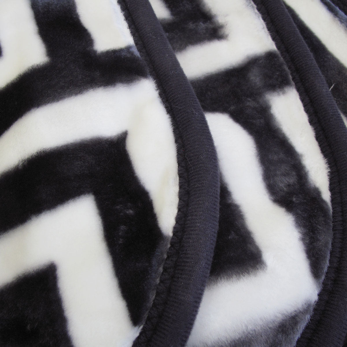Bloomington 800GSM Greek Key Charcoal Winter Premium Quality 1 Ply Mink Blanket Double 4