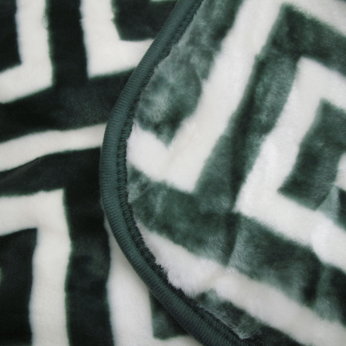 Bloomington 800GSM Greek Key Green Winter Premium Quality 1 Ply Mink Blanket Double 3