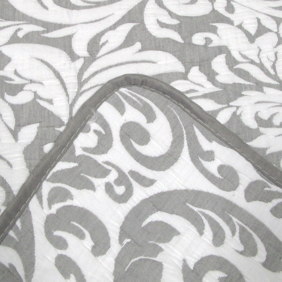 Jane Barrington Grey & White Lightly Quilted Jacquard Reversible Coverlet Set King 3