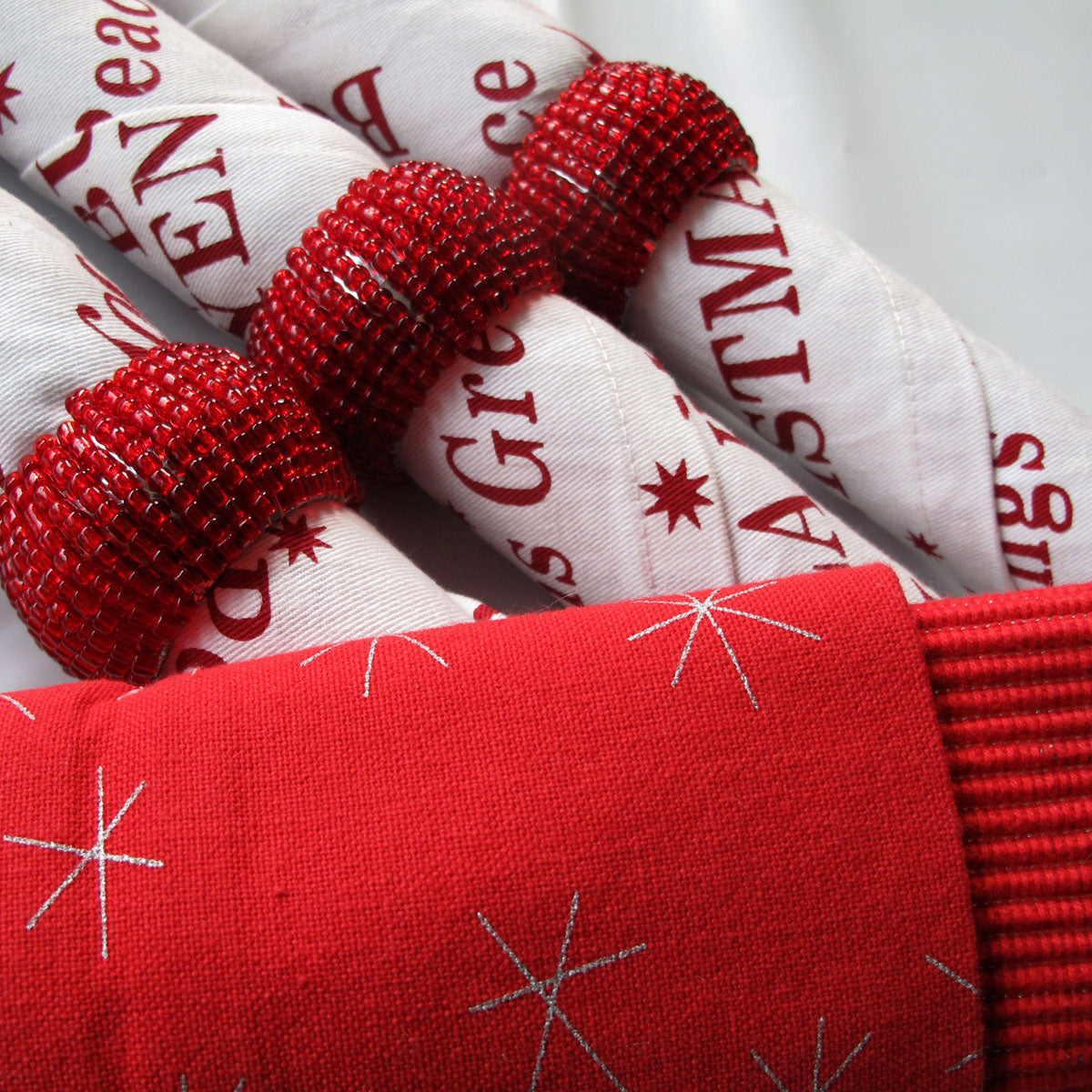 Set of 4 Fiona Cotton Placemats with Napkins and Napkin Rings Red White 3