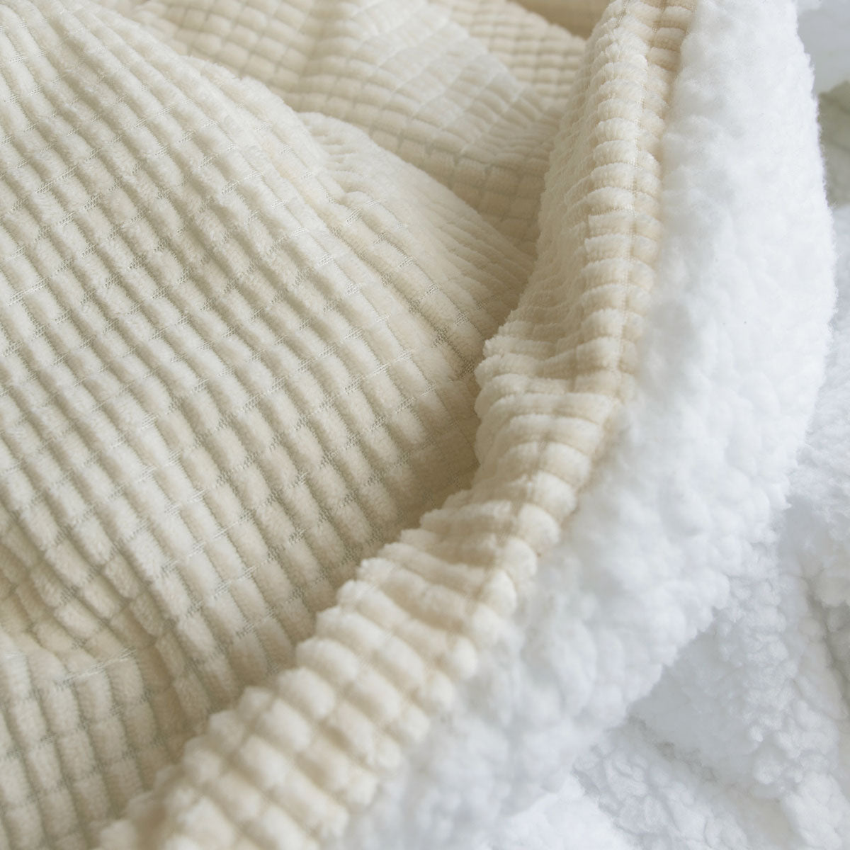 Ardor Avalon Cream 3 Pcs Velvet Comforter Set with Sherpa Reverse Queen/King 4