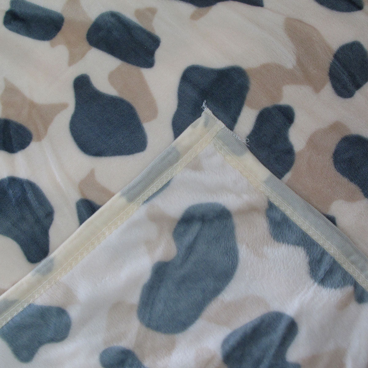 Animal Skin Pattern Soft Flannel Plush Single Size Blanket / Large Throw Rug 150 x 200cm Jaguar 3