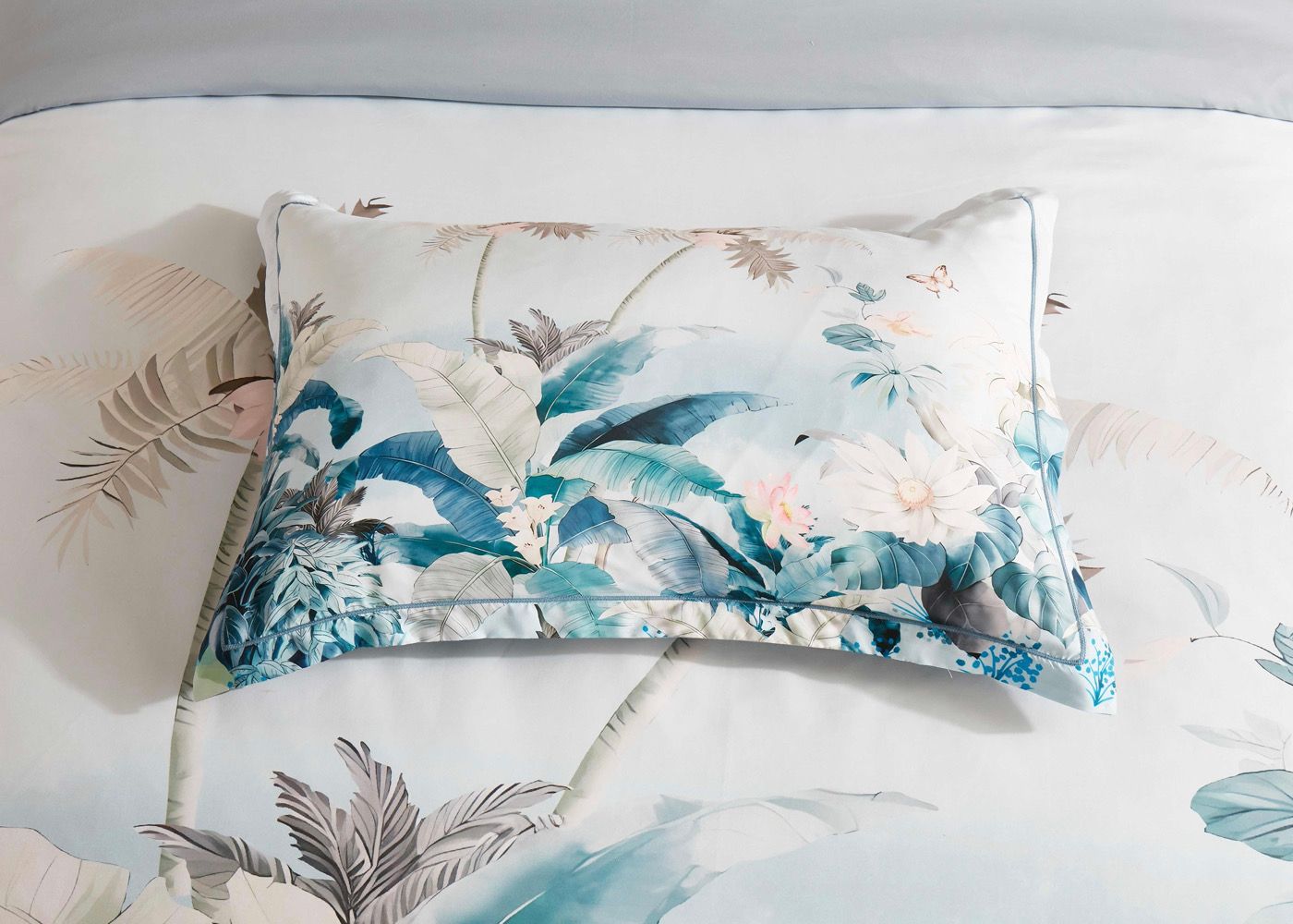 Tropical Quilt Cover Set - Queen Size 4