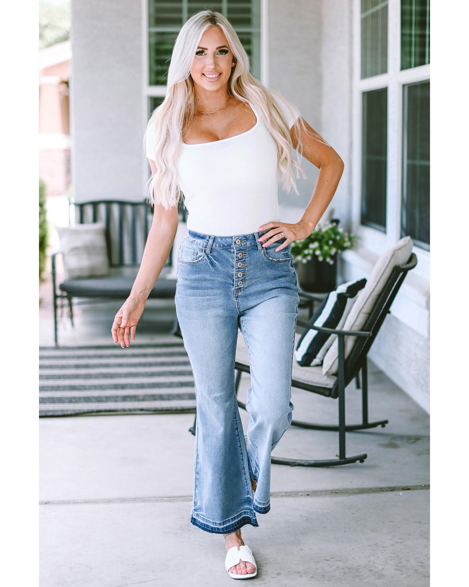 Azura Exchange Buttoned Distressed Flared Jeans - 12 US