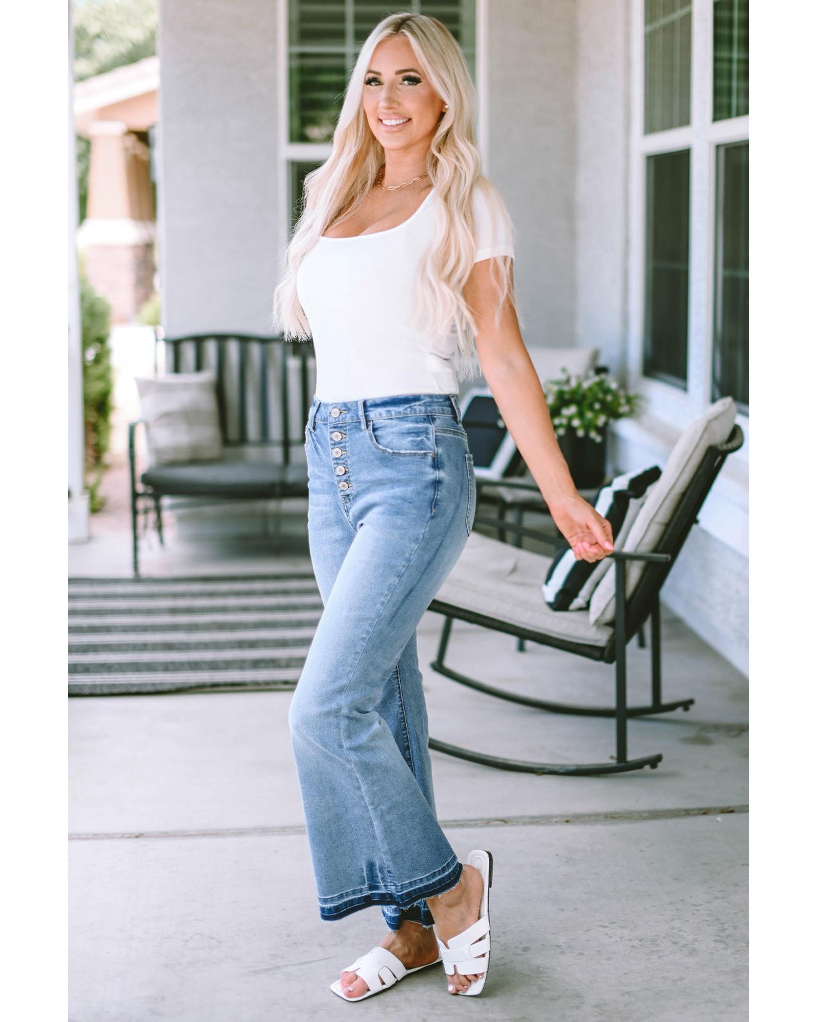 Azura Exchange Buttoned Distressed Flared Jeans - 14 US