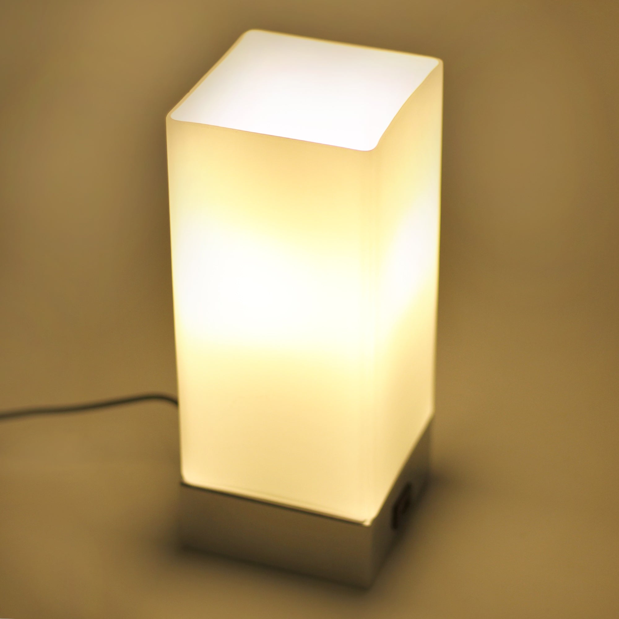 Jessica Rectangle Touch Lamp with USB Port 7