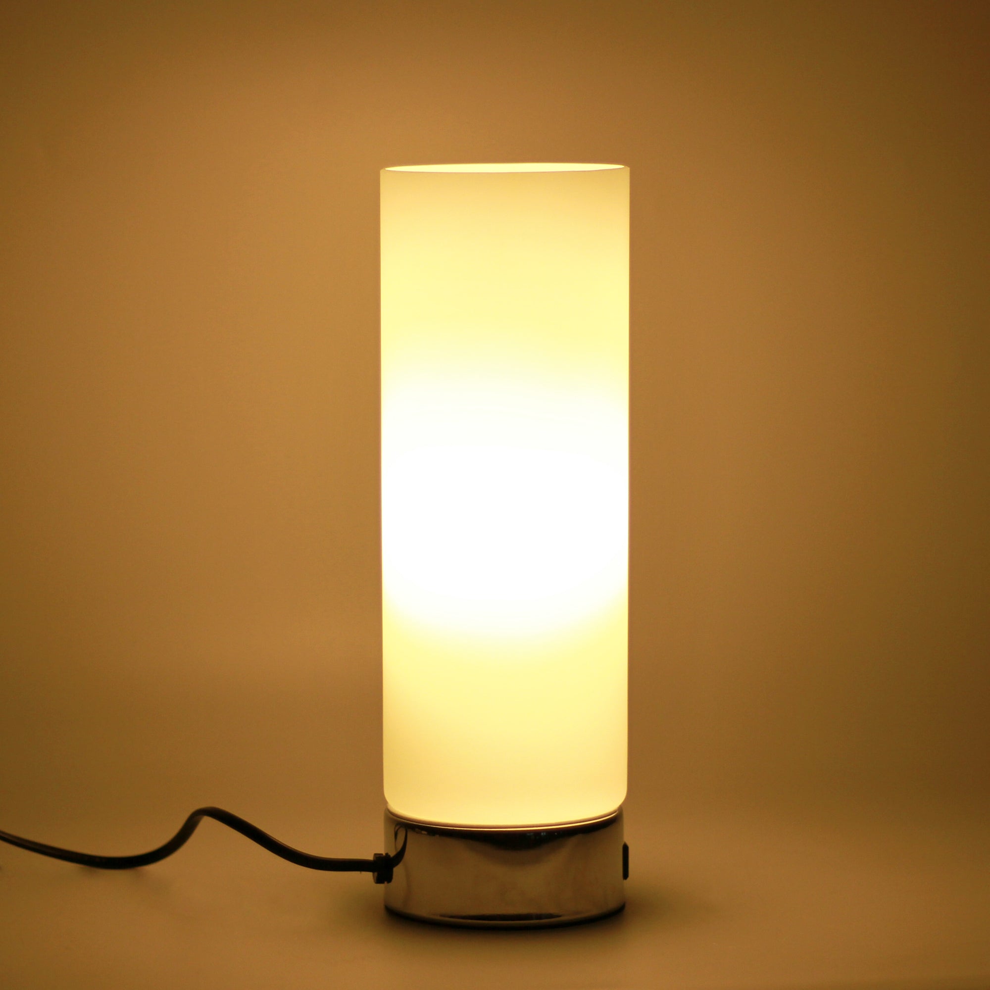 Julie Cylinder Touch Lamp with USB Port 4