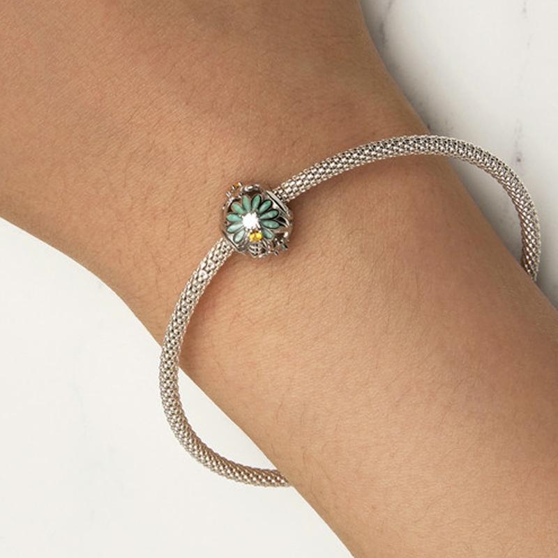 925 Sterling Silver Green Gradient Daisy Bee Bracelet 8