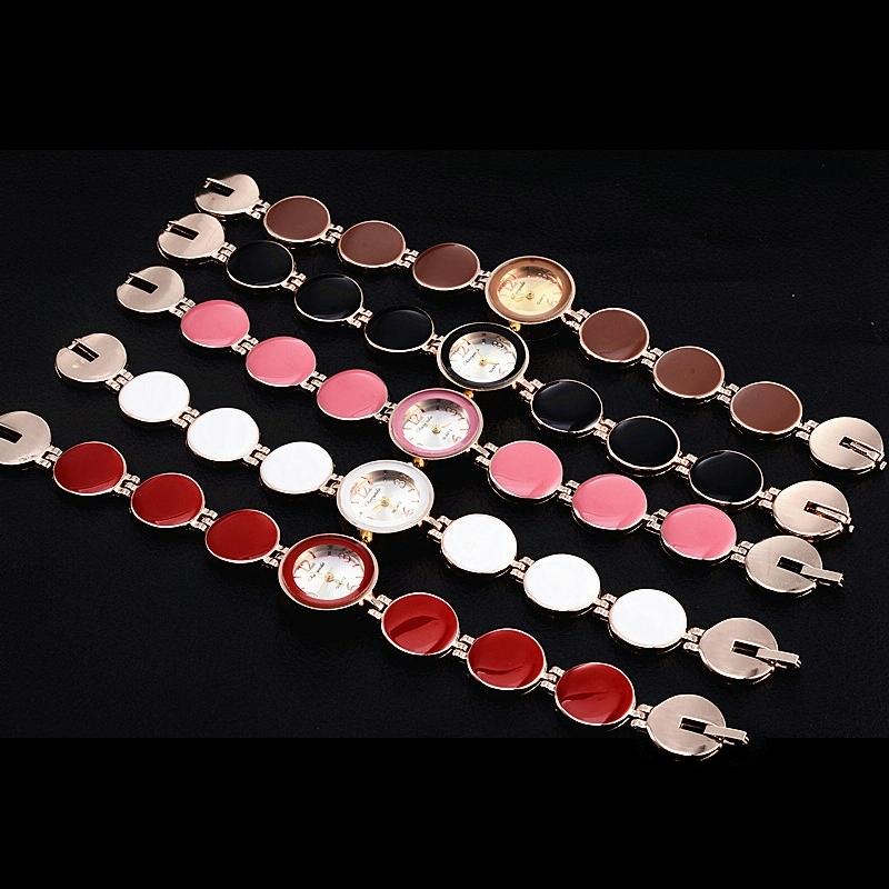 Black Round Dial Bracelet Quartz Wristwatch for Women 6