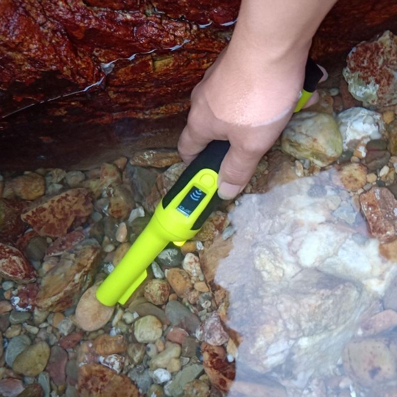 Waterproof Handheld Metal Detector with Lcd Display - Fluorescent Green 7