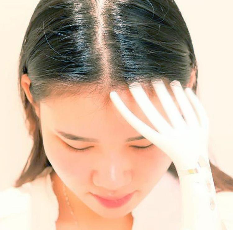 Portable Multifunctional Head Massager Comb Battery Powered Gold 9