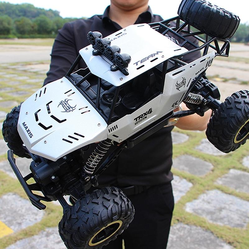 Off-road Climbing Car with 2.4ghz Remote Control and Double Motors - Silver 9
