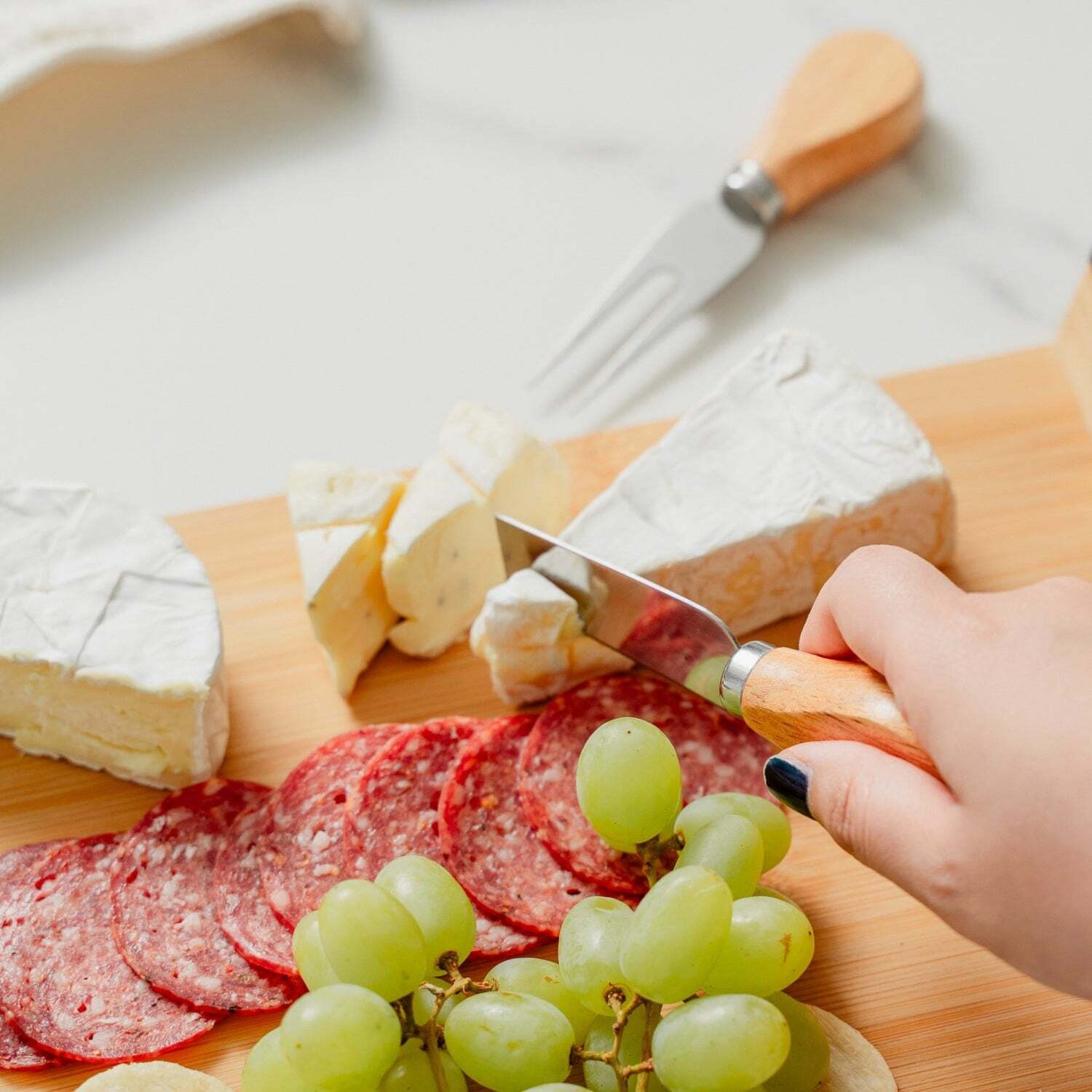 AVALON 4 PIECE WOOD HANDLE CHEESE KNIFE SET 8