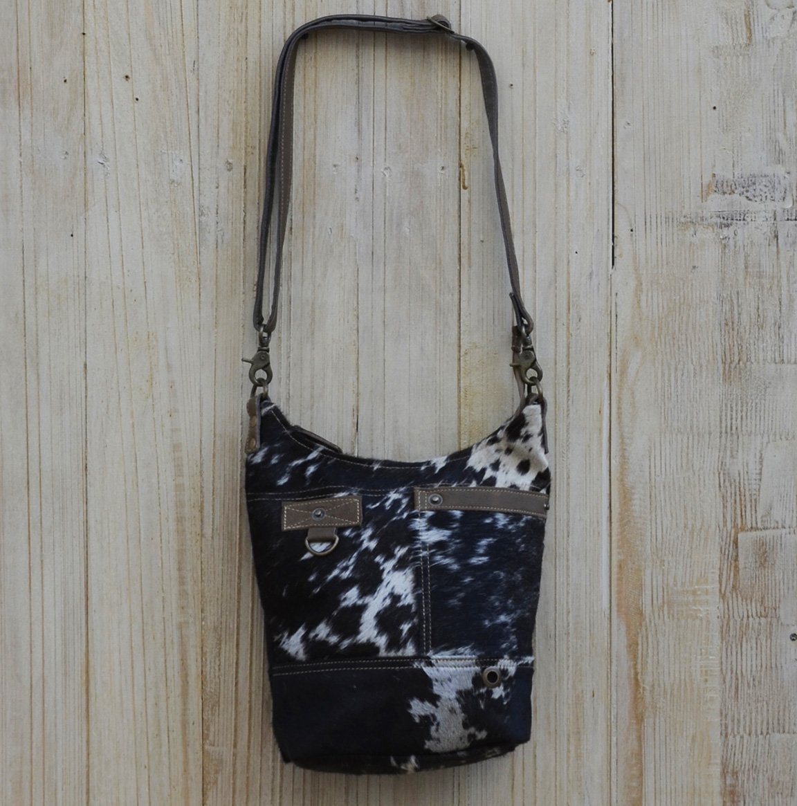 OVAL COWHIDE TOTE BAG 4