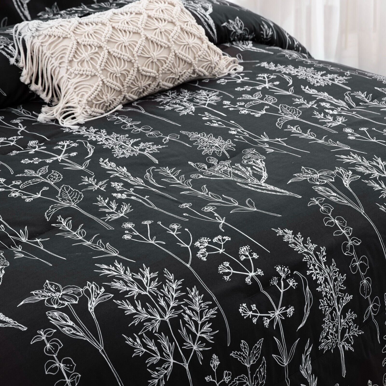Floral Leaves Comforter Set, King Size, Microfiber Quilted Bedding with Pillowcase 4