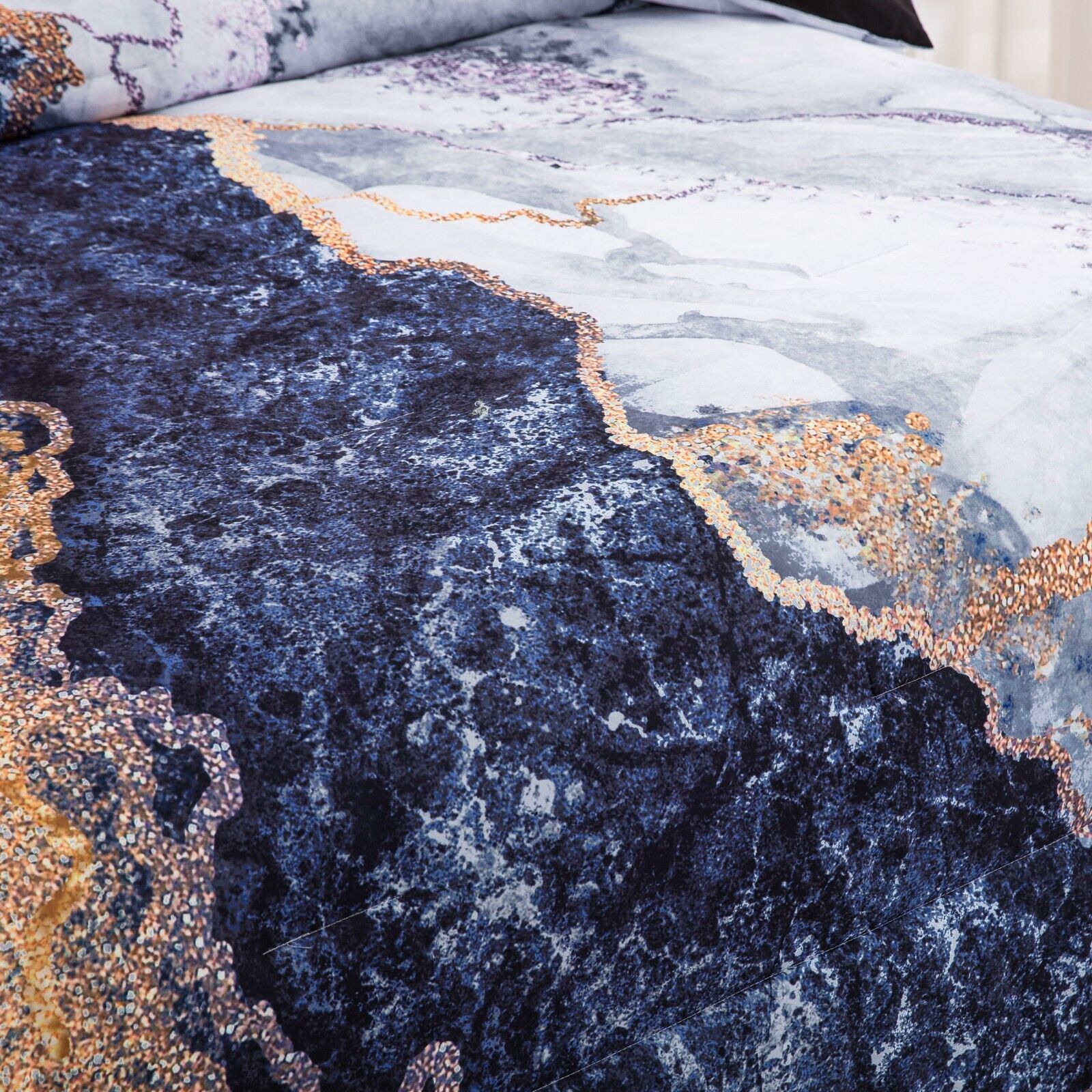 Blue Marble Comforter Set, King Size, Retro Watercolor 3-Piece Bedding Ensemble 4
