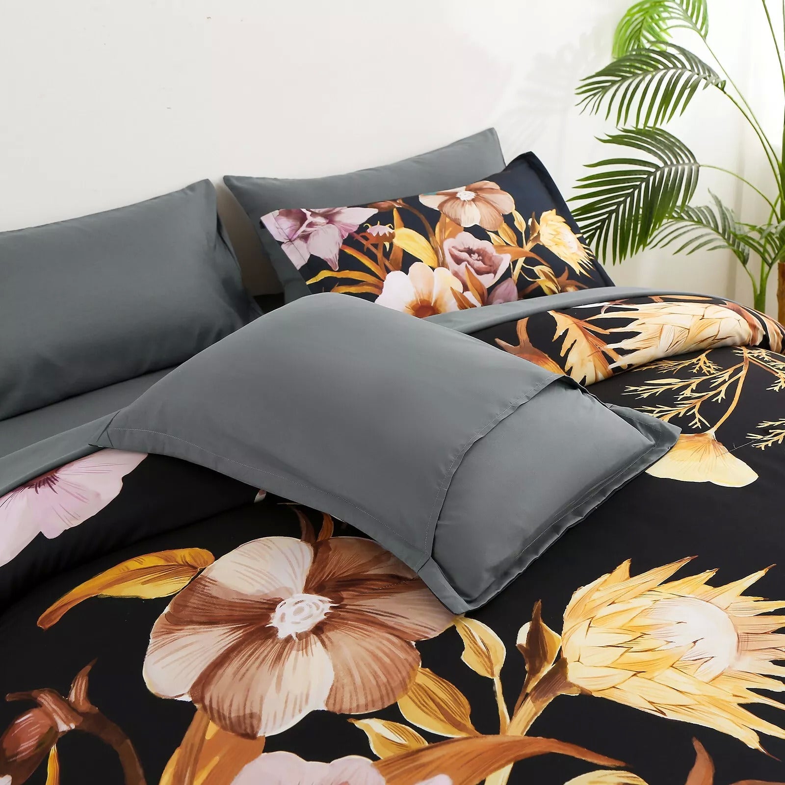Soft Floral Leaf Comforter Set, King Size, Quilted Bedding with Pillowcases 6