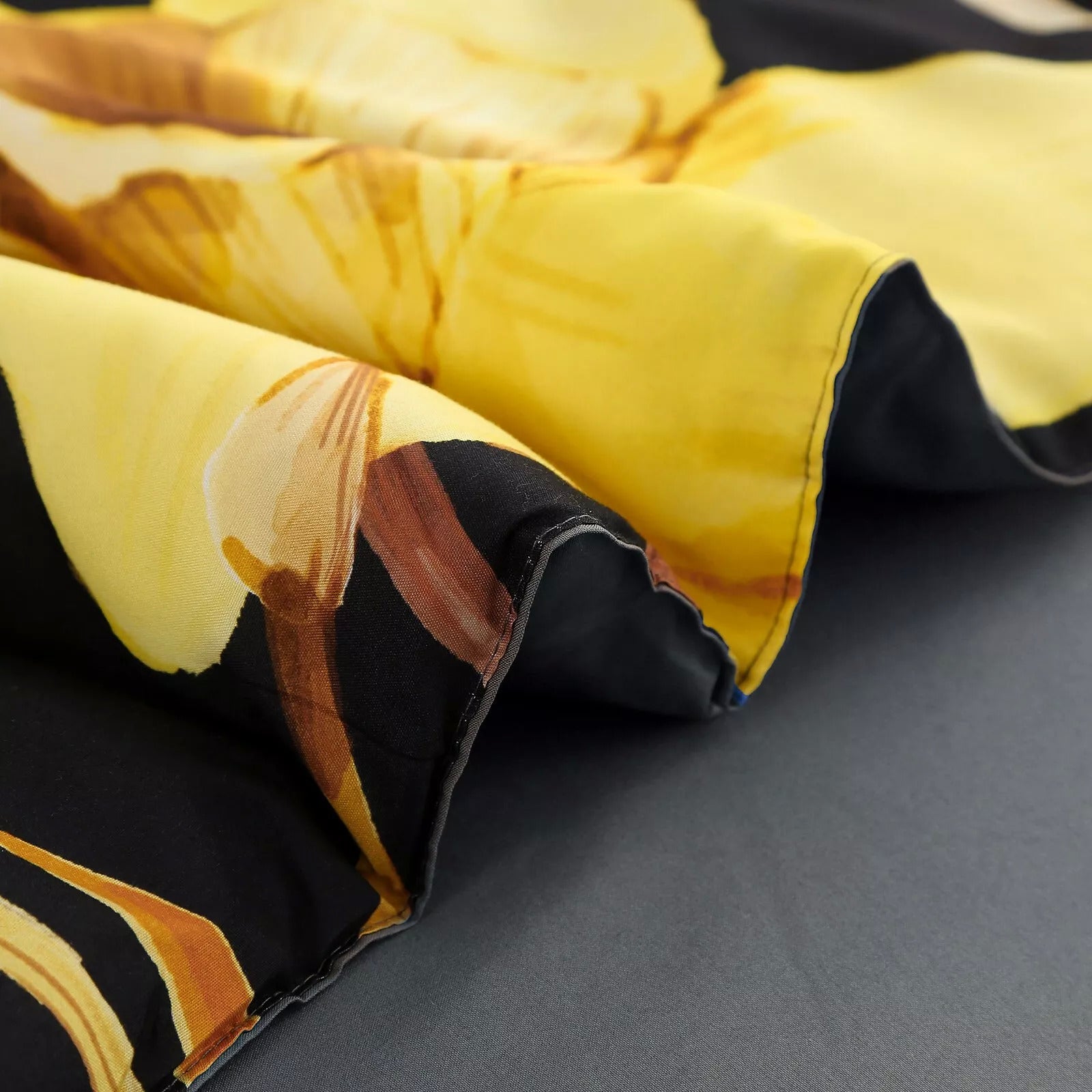 Soft Floral Leaf Comforter Set, King Size, Quilted Bedding with Pillowcases 7