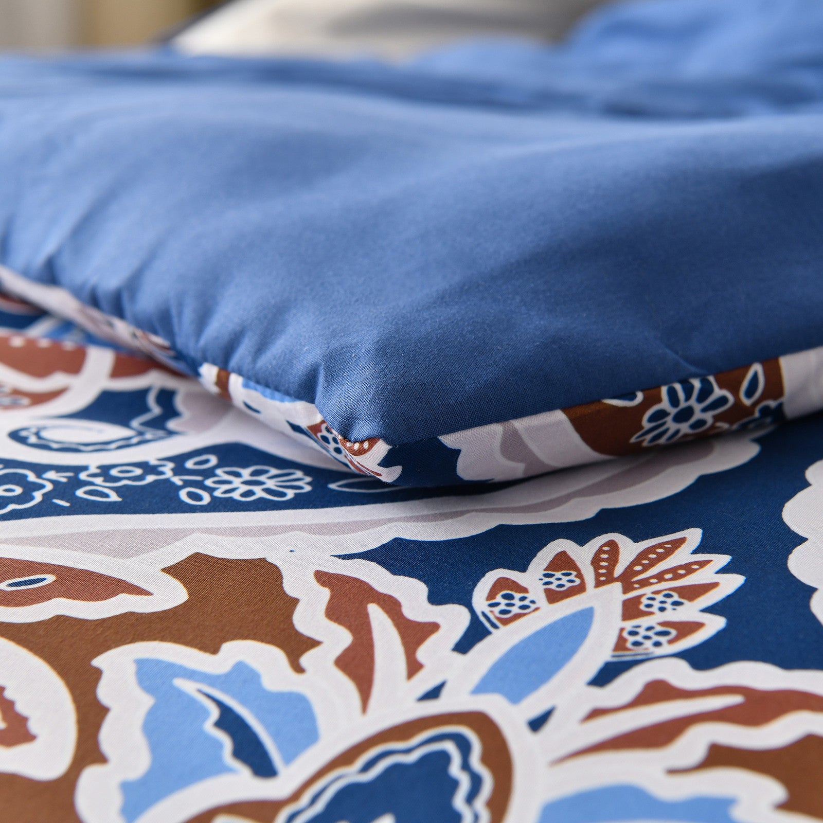 Floral Stripes Comforter Set, King Size, Elegant 3-Piece Bedding with Pillowcases 9