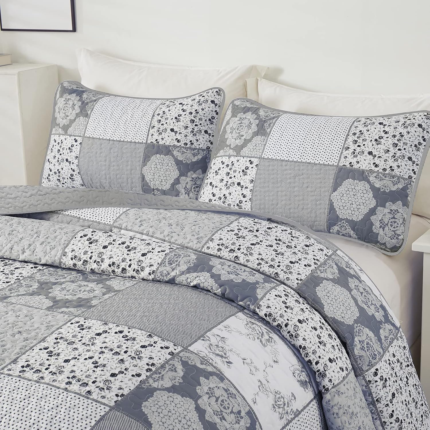 Nurturing Quilted Coverlet and Pillowcases Set: Perfect for Restful Sleep - Queen size 3
