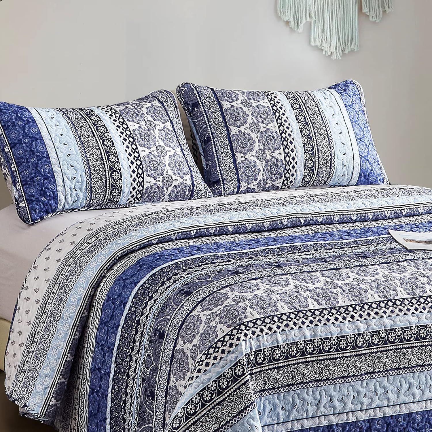 Sophisticated Quilted Coverlet and Pillowcases Set: A Timeless Addition - Queen size 4