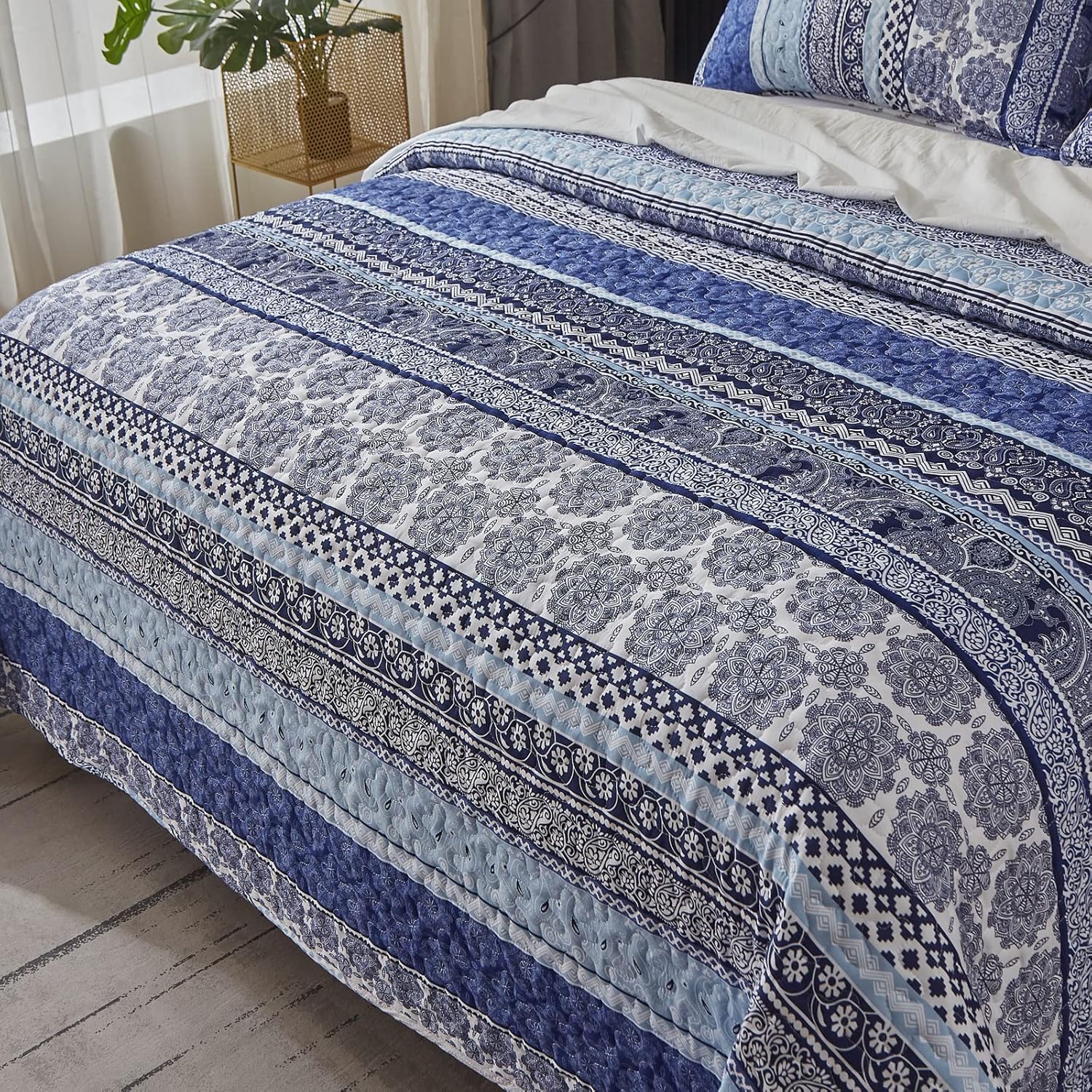 Sophisticated Quilted Coverlet and Pillowcases Set: A Timeless Addition - Queen size 5