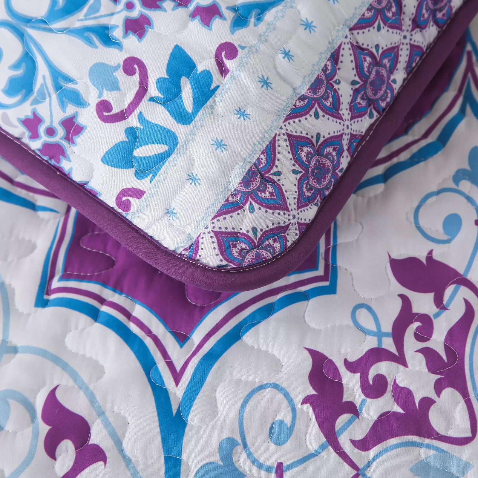 Handsome Quilted Bedspread and Pillowcases Set: Strong, Sturdy, and Stylish - Queen size 4