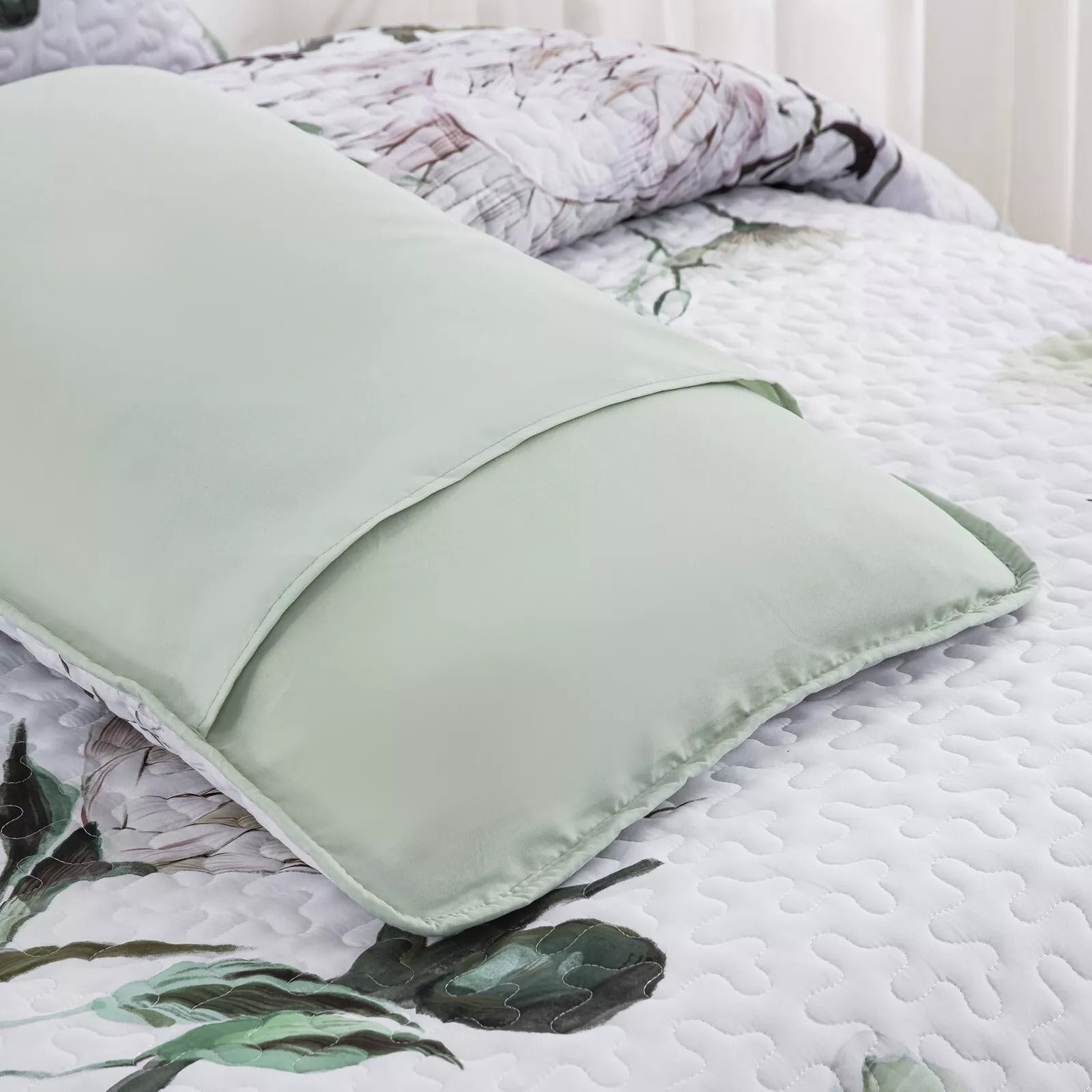 Deluxe Quilted Bedspread and Pillowcases Set: Infuse Your Bedroom with Style - Queen size 8