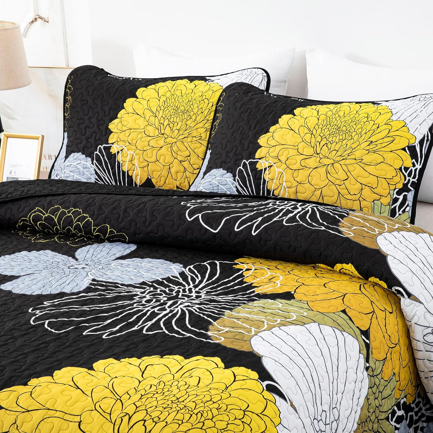 Refined Quilted Bedspread and Pillowcases Set: Perfect Harmony of Comfort and Style - Queen size 3