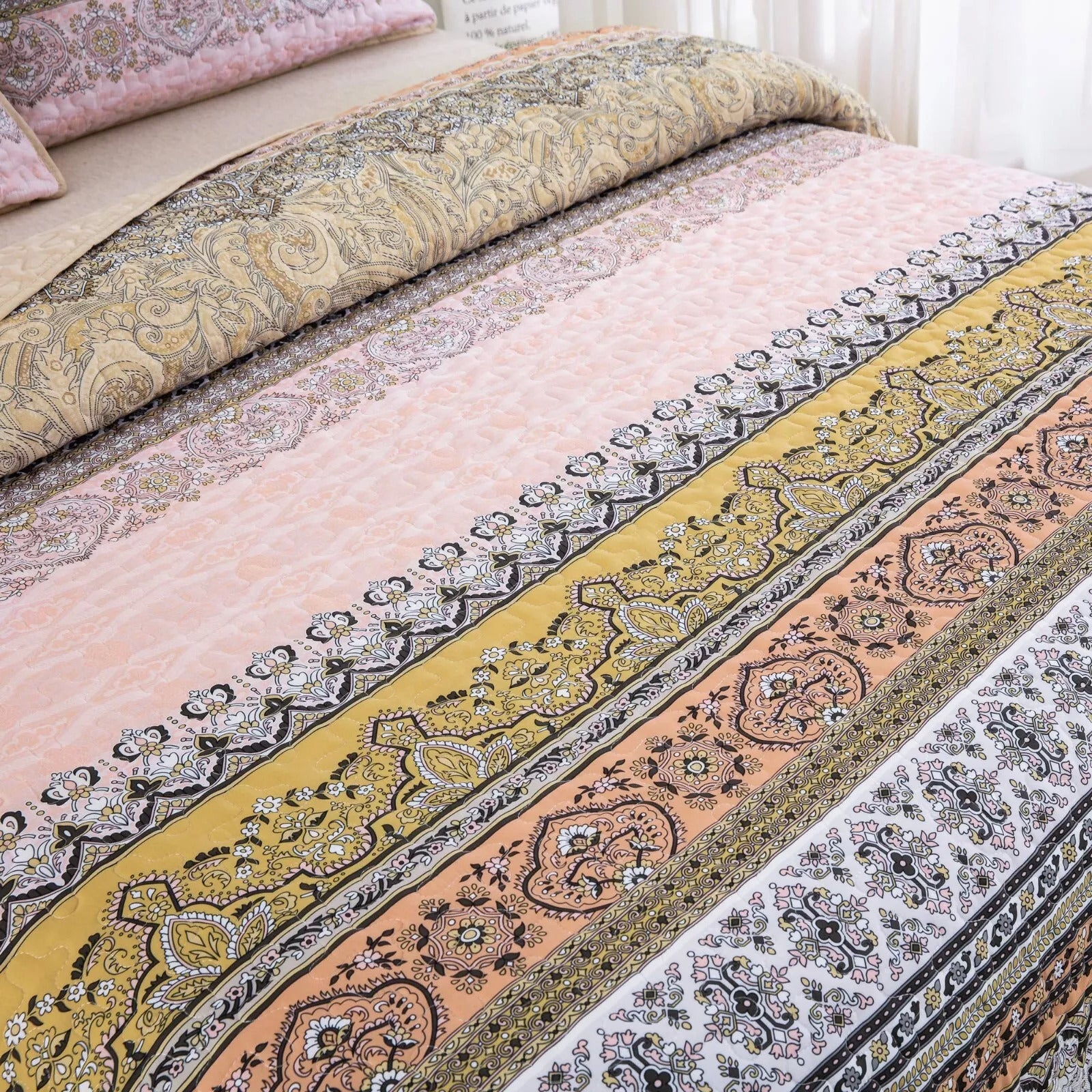 Crafted Quilted Bedspread and Pillowcases Set: A Testament to Skilled Craftsmanship - Queen size 6