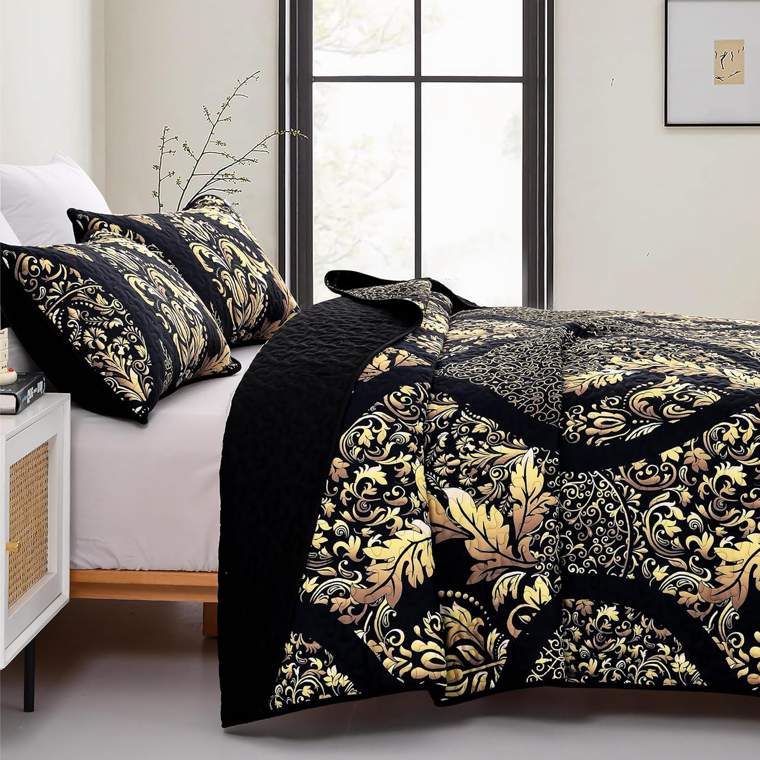 Luminous Quilted Coverlet and Pillowcases Set: Brighten Your Bedroom Atmosphere - Queen size 3