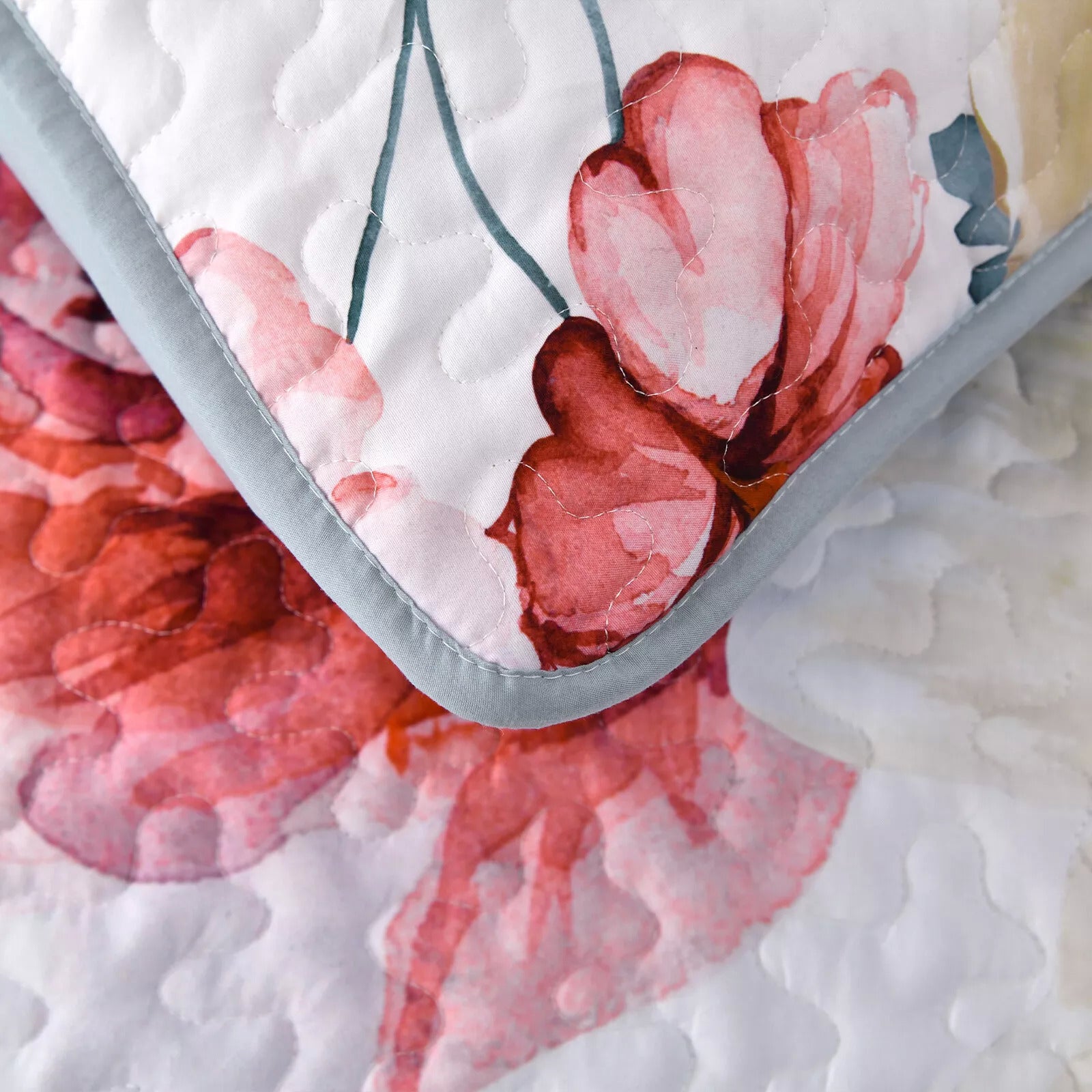 Vibrant Quilted Bedspread and Pillowcases Set: Add Color and Comfort to Your Space - Queen size 5