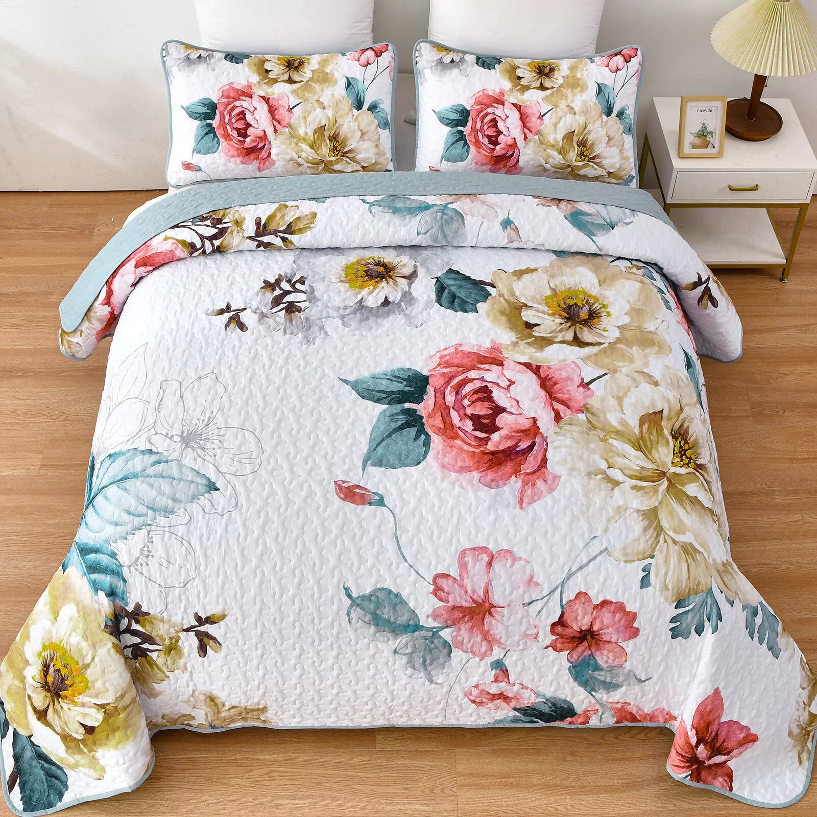 Vibrant Quilted Bedspread and Pillowcases Set: Add Color and Comfort to Your Space - Queen size 7