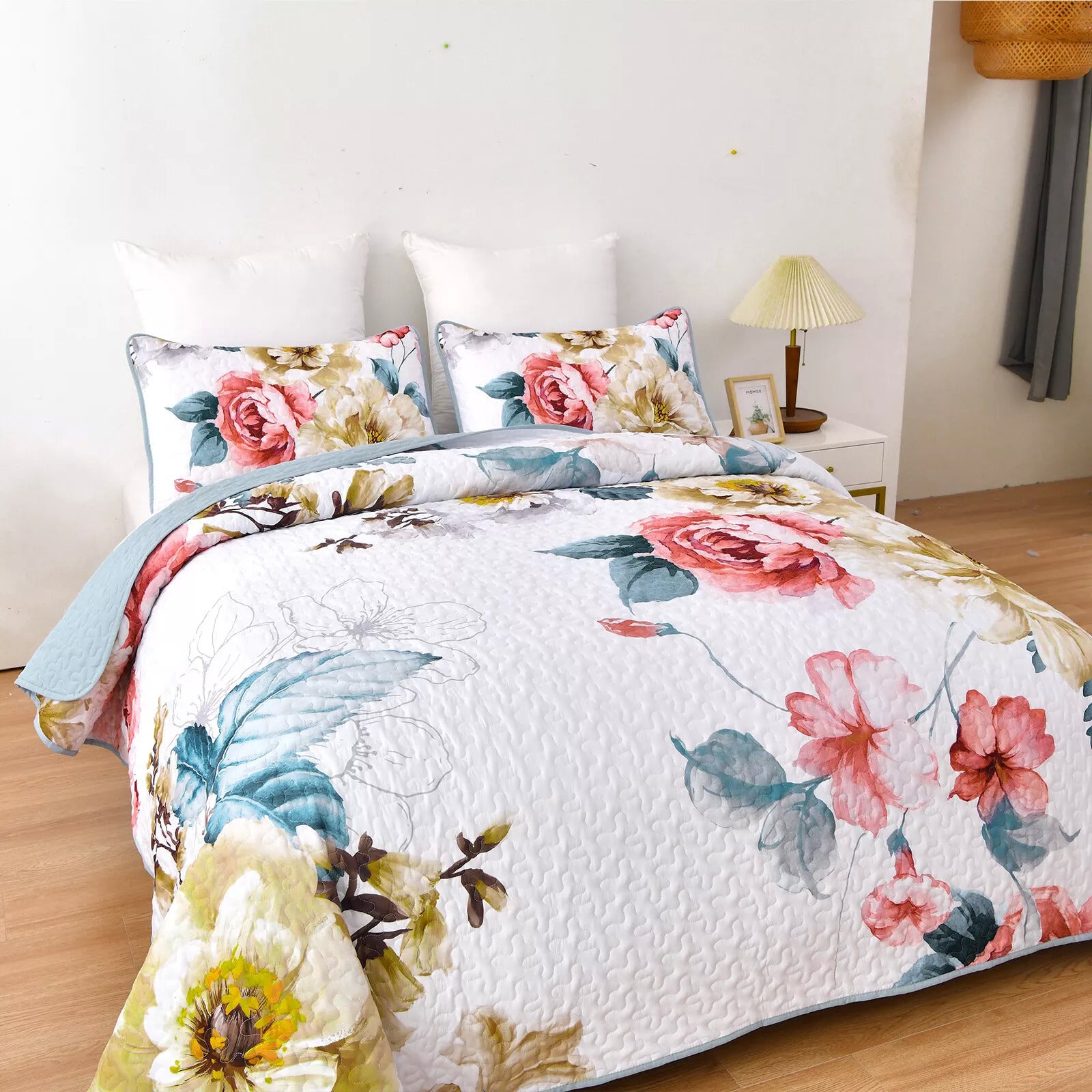 Vibrant Quilted Bedspread and Pillowcases Set: Add Color and Comfort to Your Space - Queen size 8