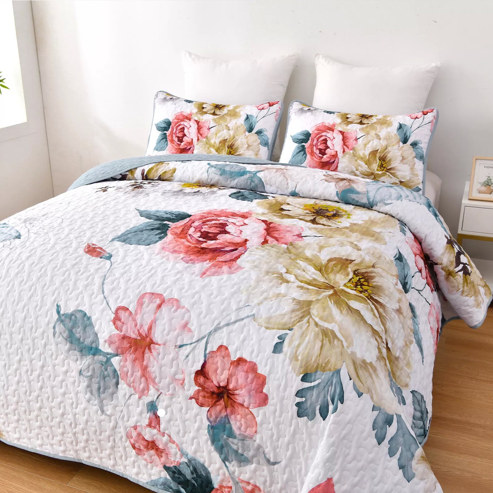 Vibrant Quilted Bedspread and Pillowcases Set: Add Color and Comfort to Your Space - Queen size 9