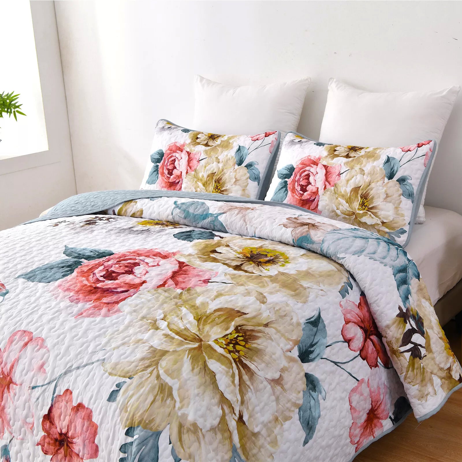 Vibrant Quilted Bedspread and Pillowcases Set: Add Color and Comfort to Your Space - Queen size 10