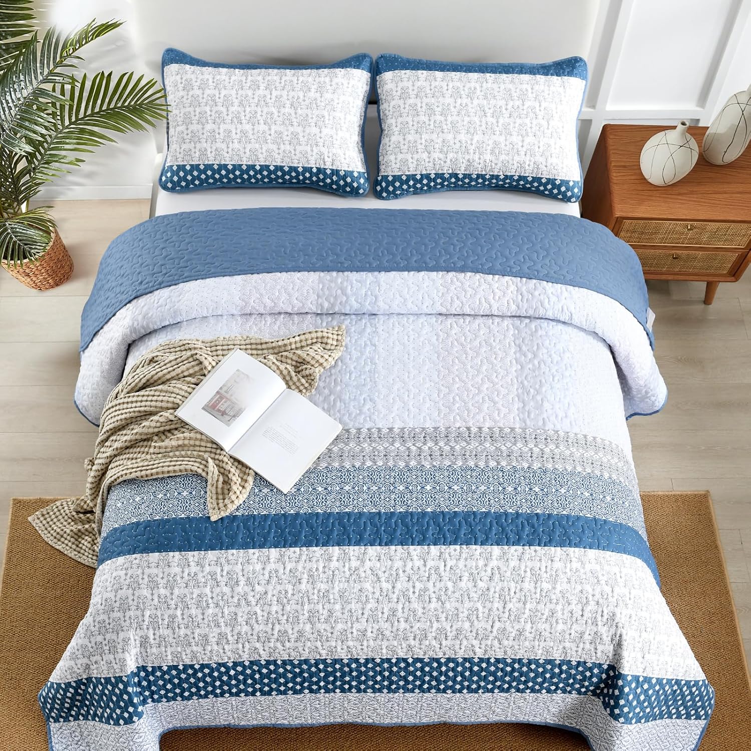 Dazzling Quilted bedspread and pillowcovers set: Add Sparkle to Your Space - Queen size 3