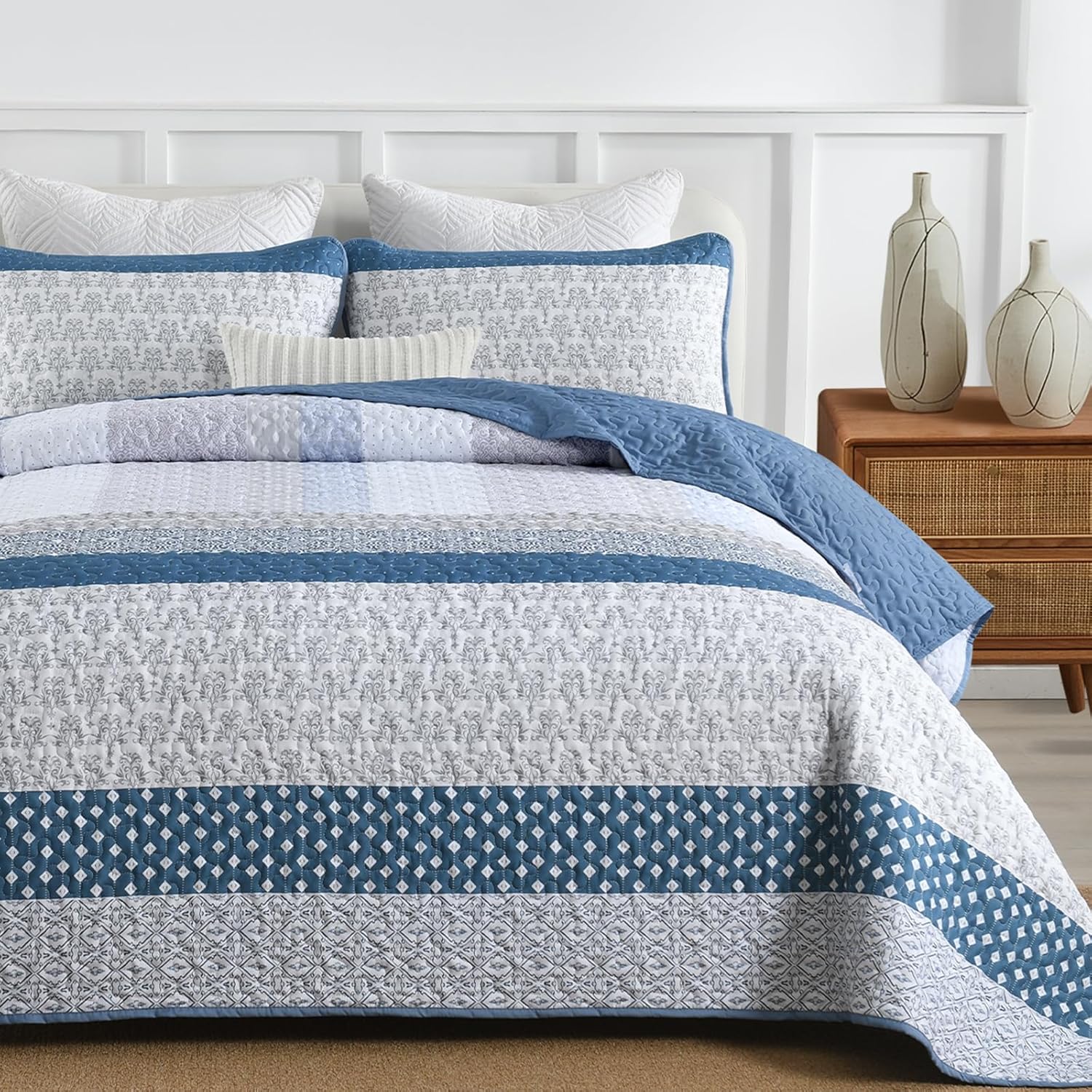 Dazzling Quilted bedspread and pillowcovers set: Add Sparkle to Your Space - Queen size 8