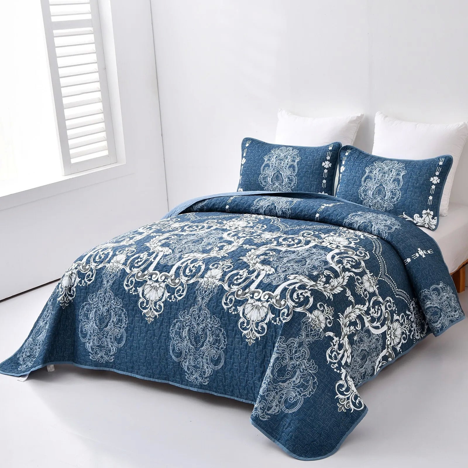 Alluring Quilted bedspread and pillowcovers set: Luxurious Bedroom Addition - Queen size 3