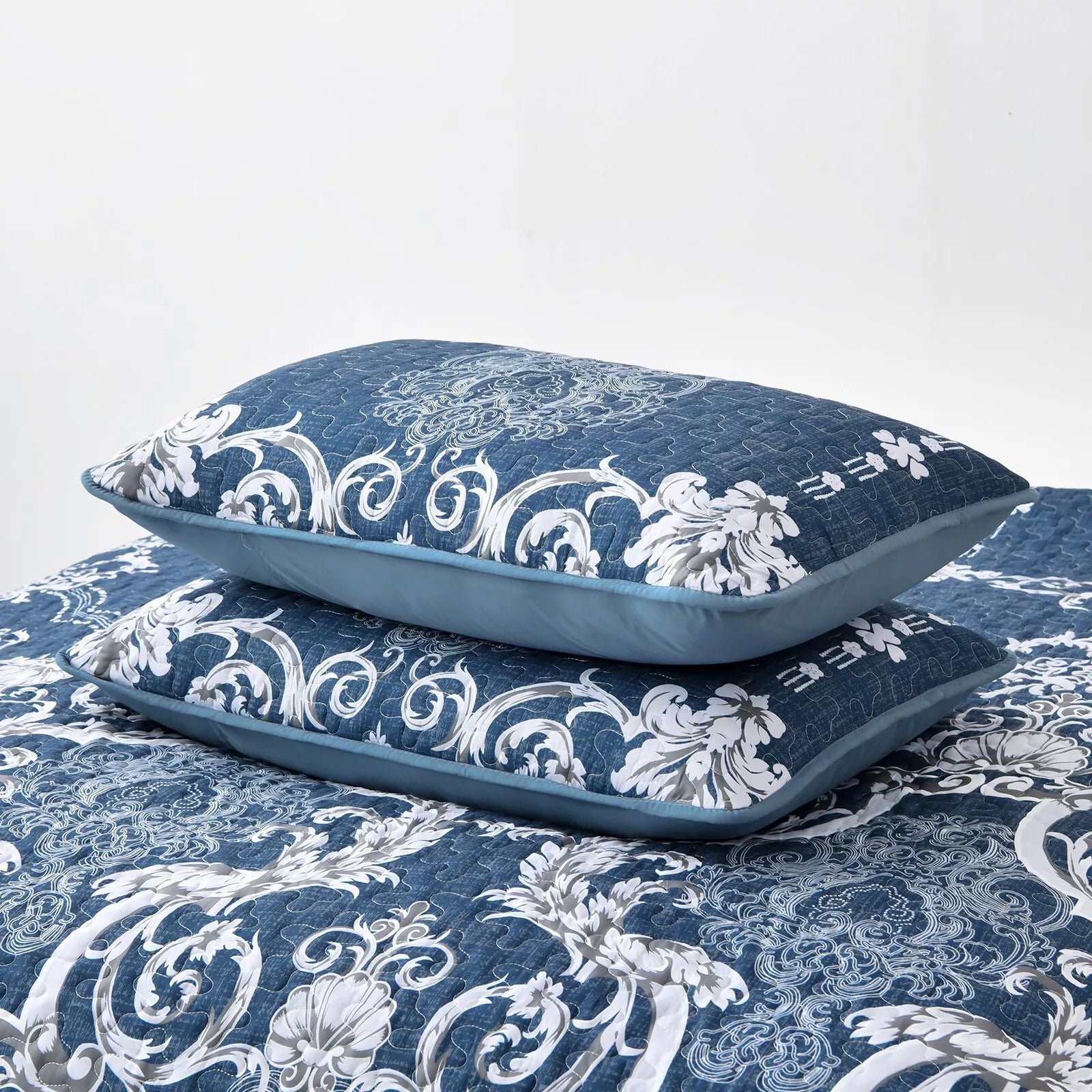 Alluring Quilted bedspread and pillowcovers set: Luxurious Bedroom Addition - Queen size 8