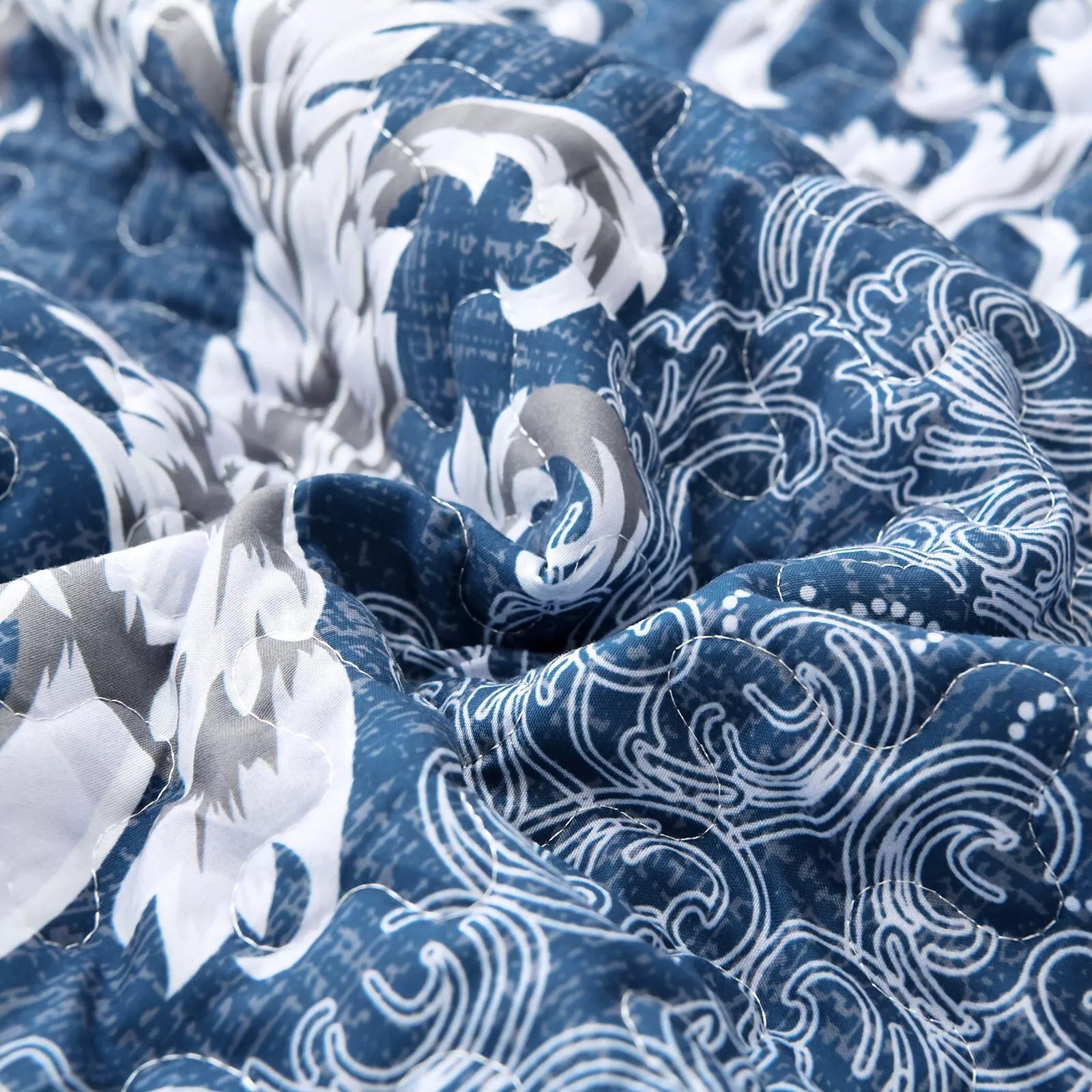 Alluring Quilted bedspread and pillowcovers set: Luxurious Bedroom Addition - Queen size 10