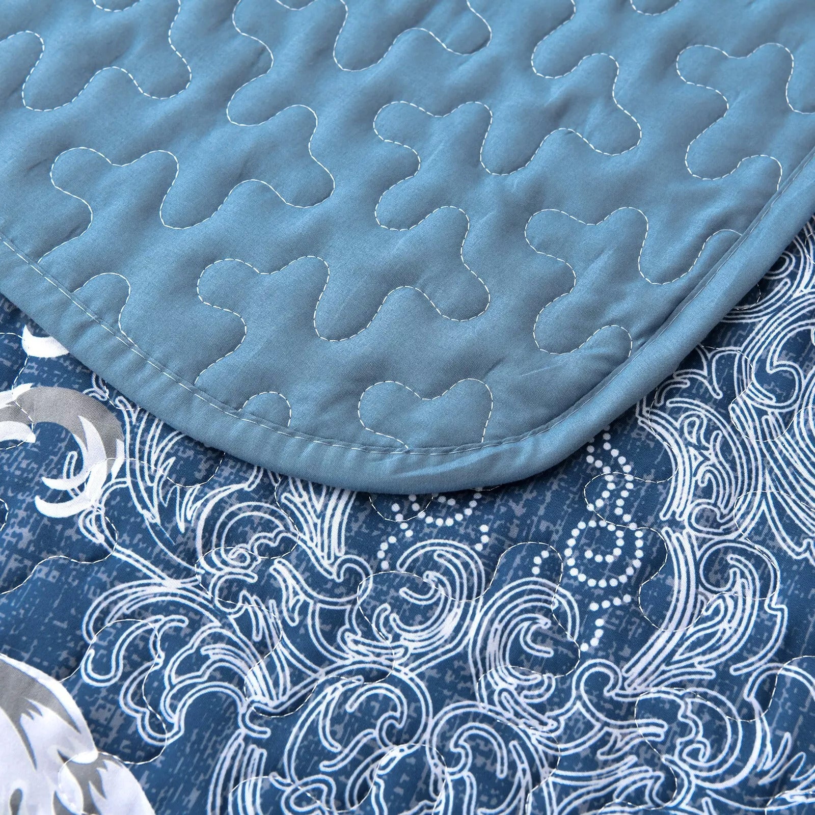 Alluring Quilted bedspread and pillowcovers set: Luxurious Bedroom Addition - Queen size 11