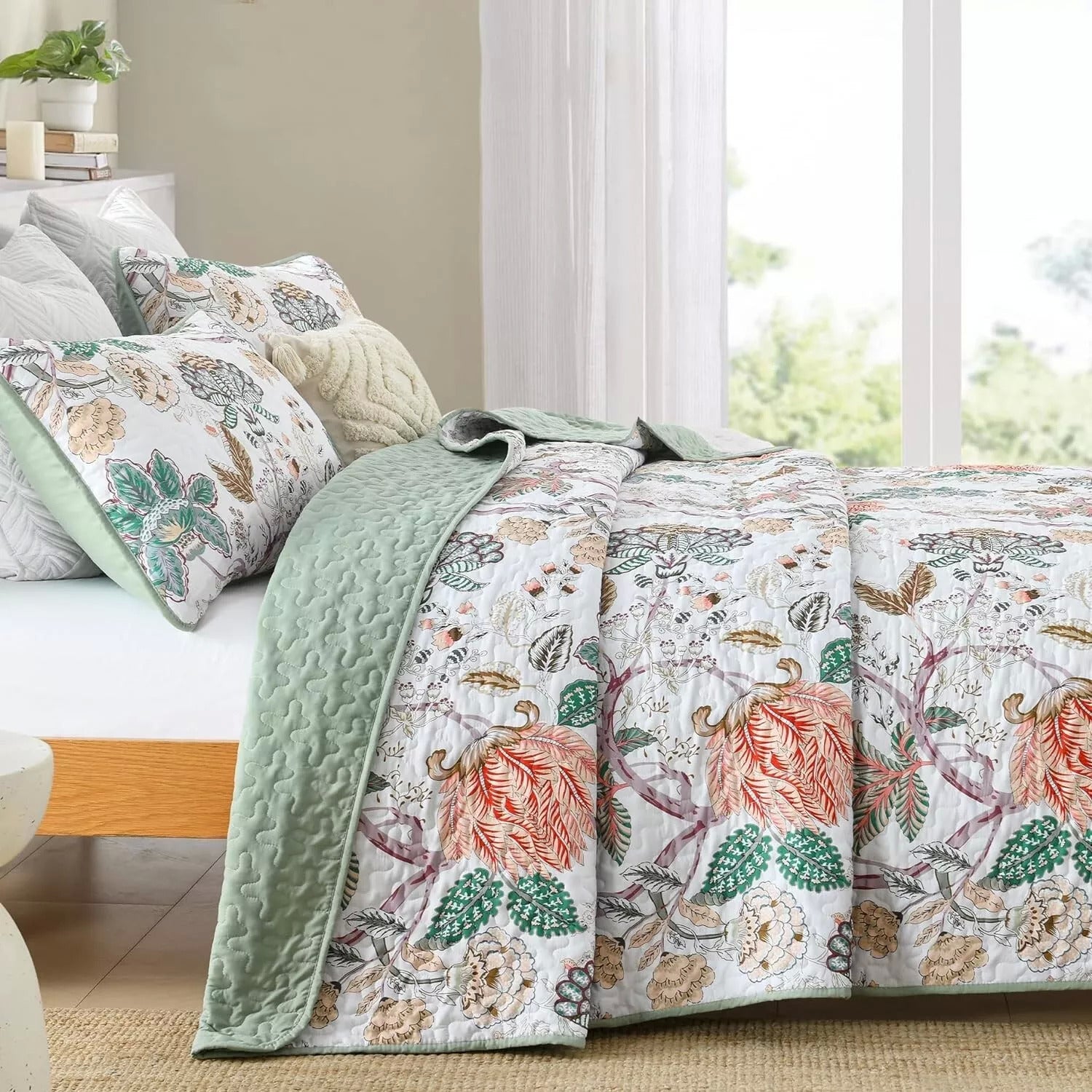 Understated Quilted coverlet and pillowcovers set: Subtle Elegance - Queen size 3