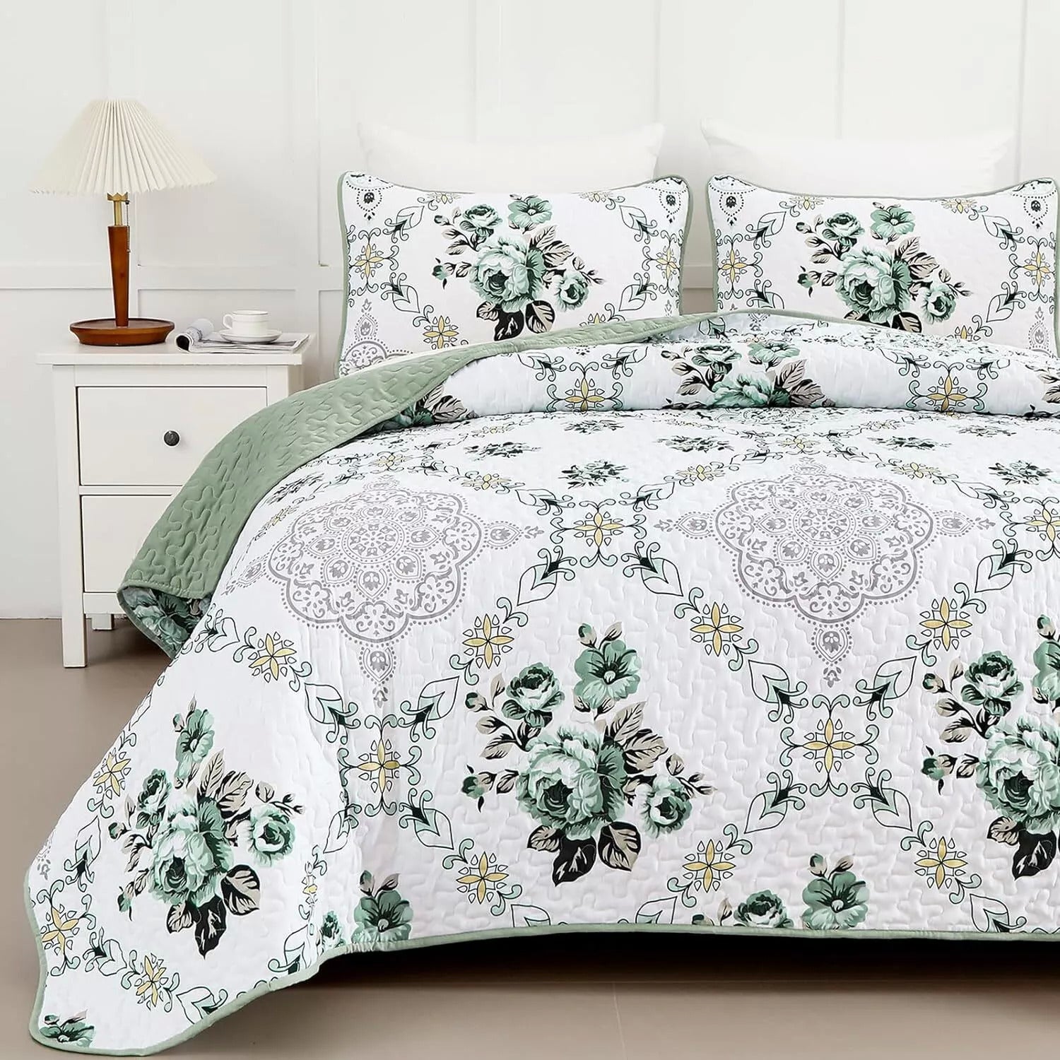 Exquisite Quilted Bedspread and Pillowcases Set: A Touch of Elegance for Your Space - Queen size 7