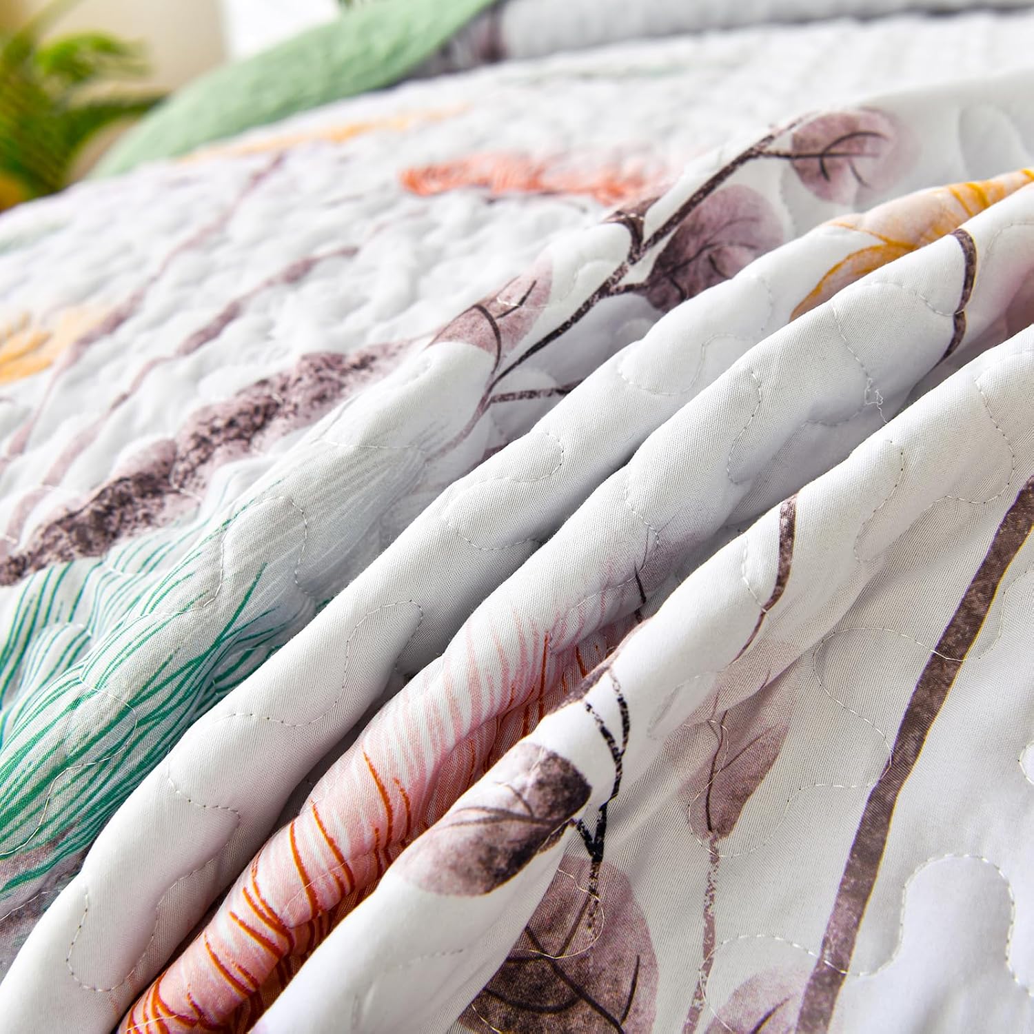 Intricate Quilted Coverlet and Pillowcases Set: A Work of Art for Your Bedroom - Queen size 8