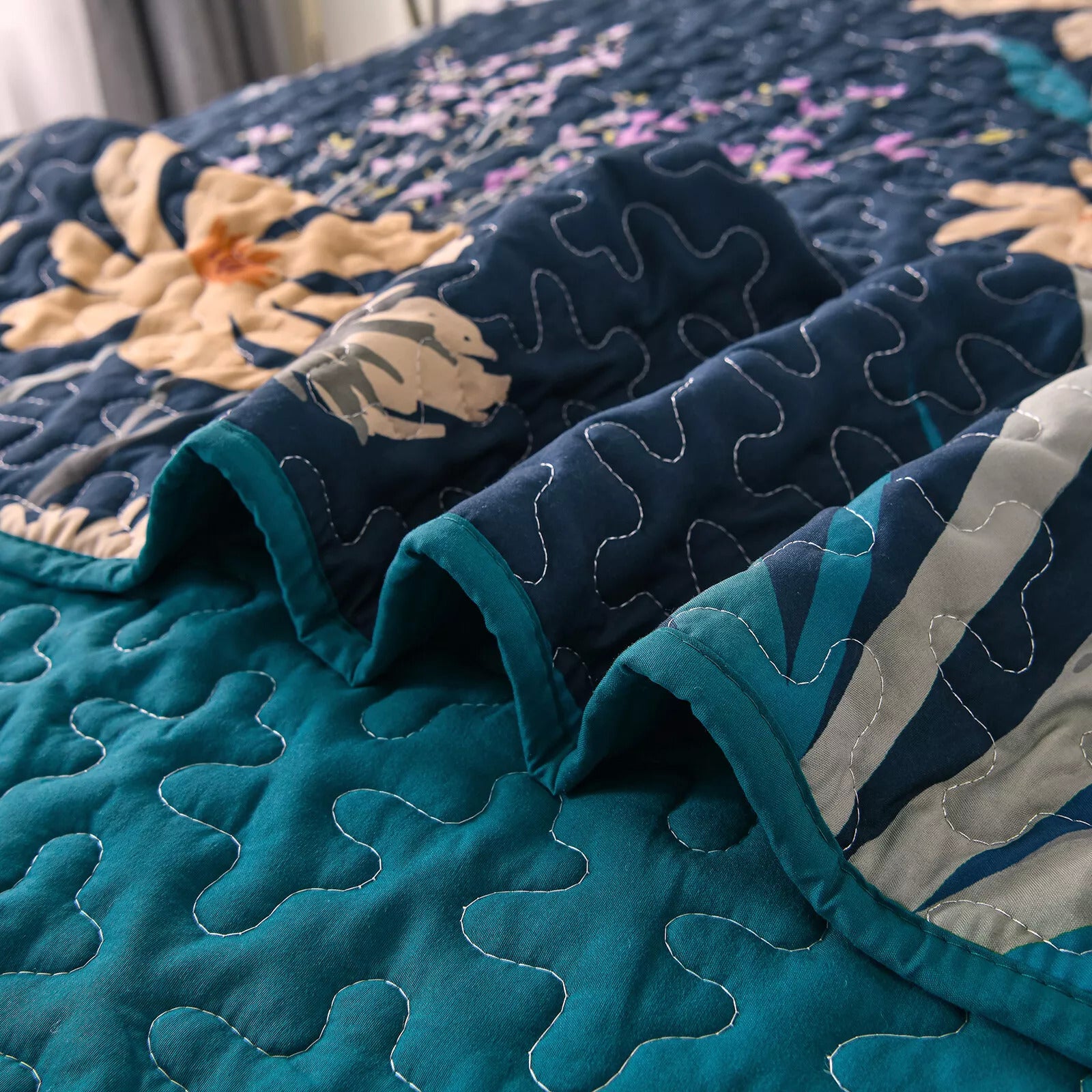 Abstract Quilted coverlet and pillowcovers set: Unique and Artistic - Queen size 8