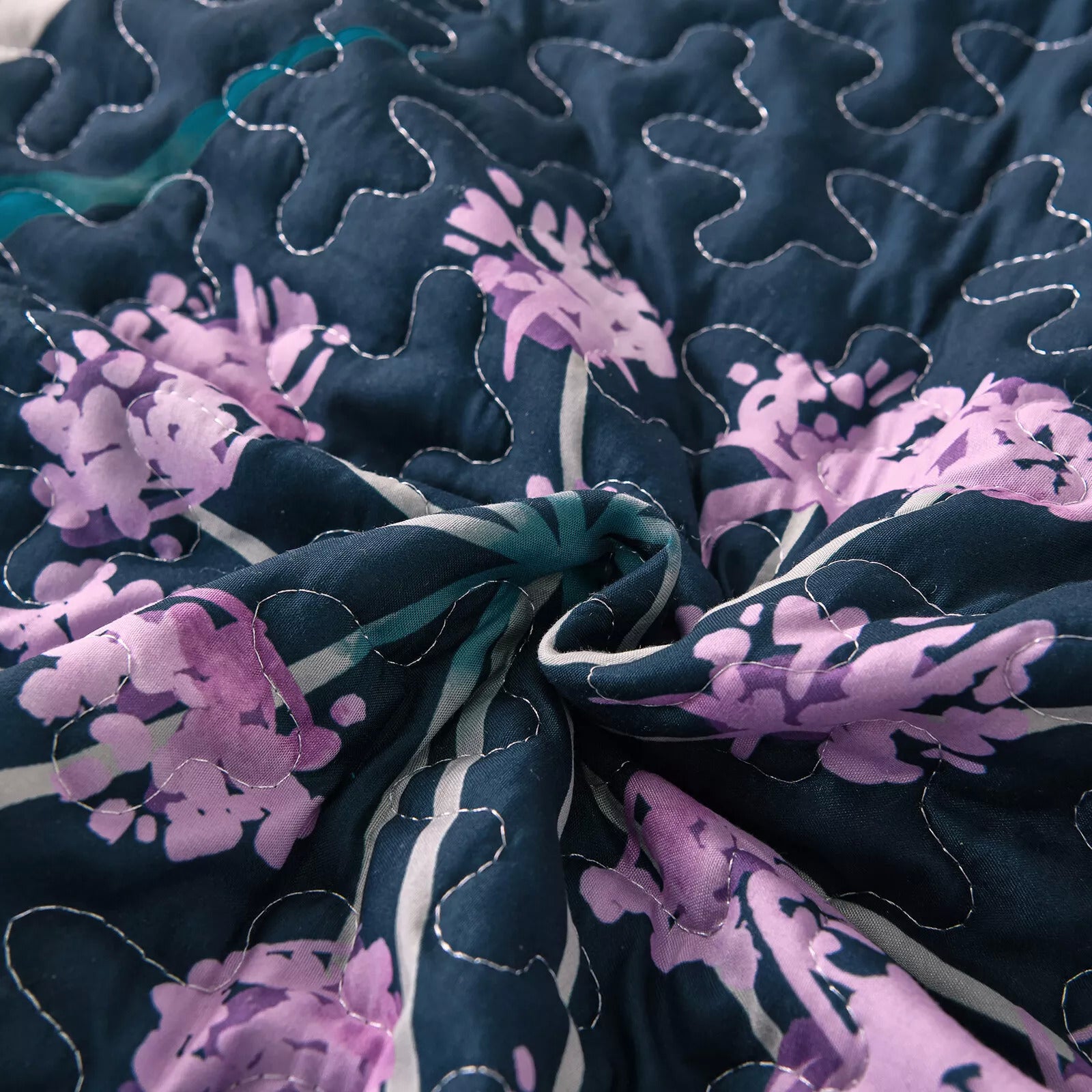 Abstract Quilted coverlet and pillowcovers set: Unique and Artistic - Queen size 9