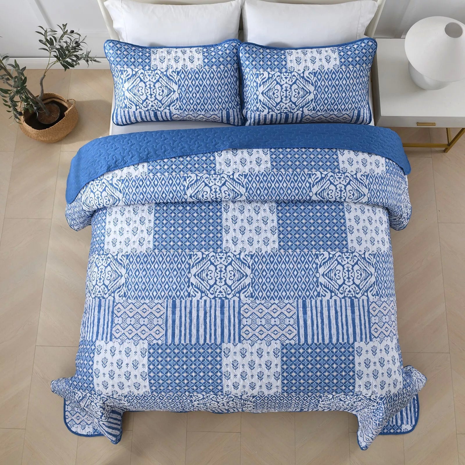 Blissful Quilted bedspread and pillowcovers set: Relax in Style - Queen size 3