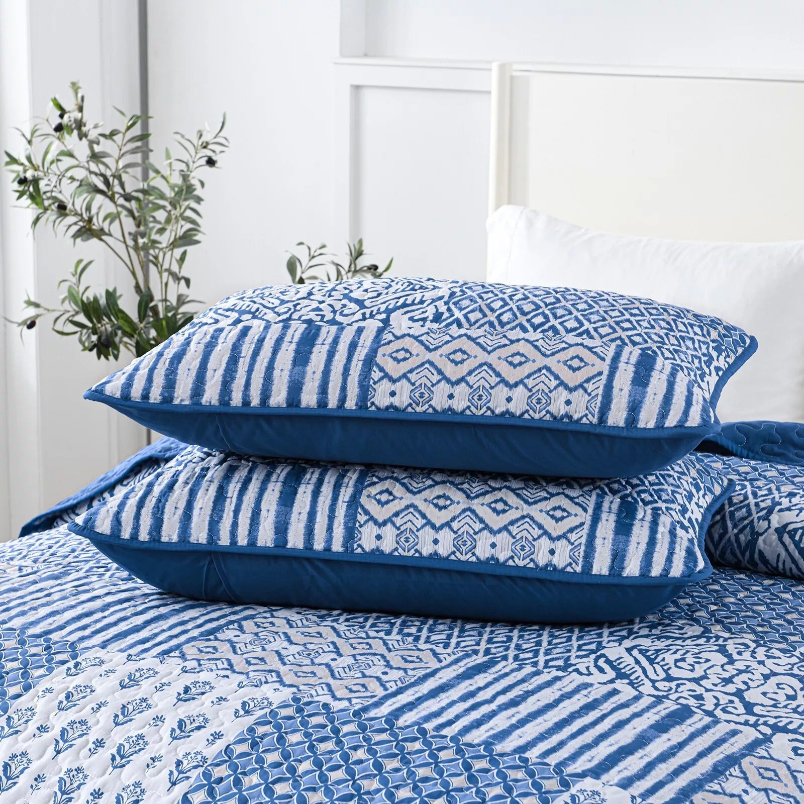 Blissful Quilted bedspread and pillowcovers set: Relax in Style - Queen size 7
