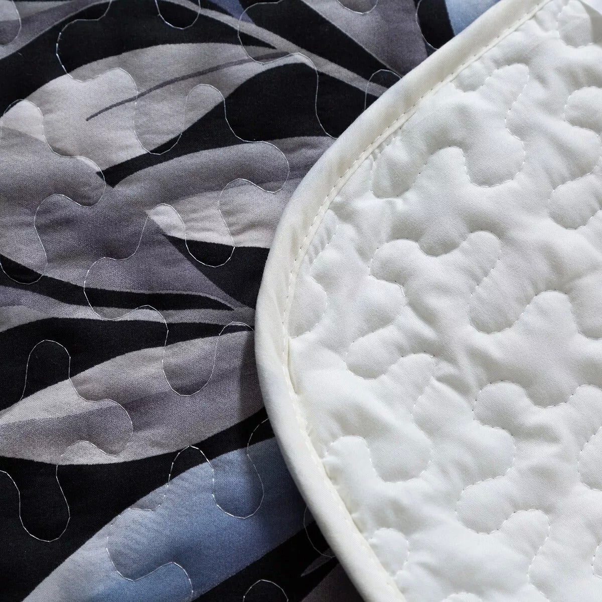 Whimsical Quilted bedspread and pillowcovers set: Add Fun to Your Space - Queen size 4